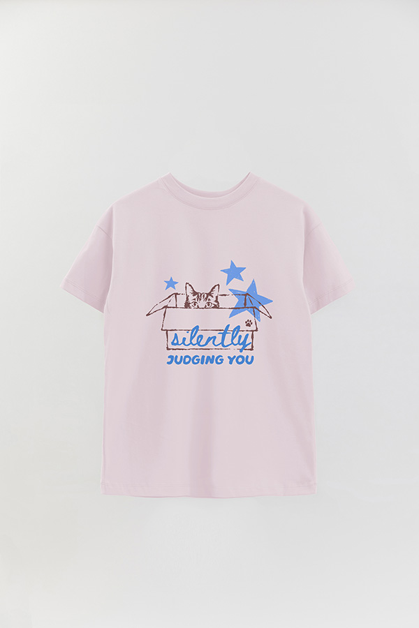 REMERA OVER ESTAMPADA CAT SILENTLY JUDGING YOU