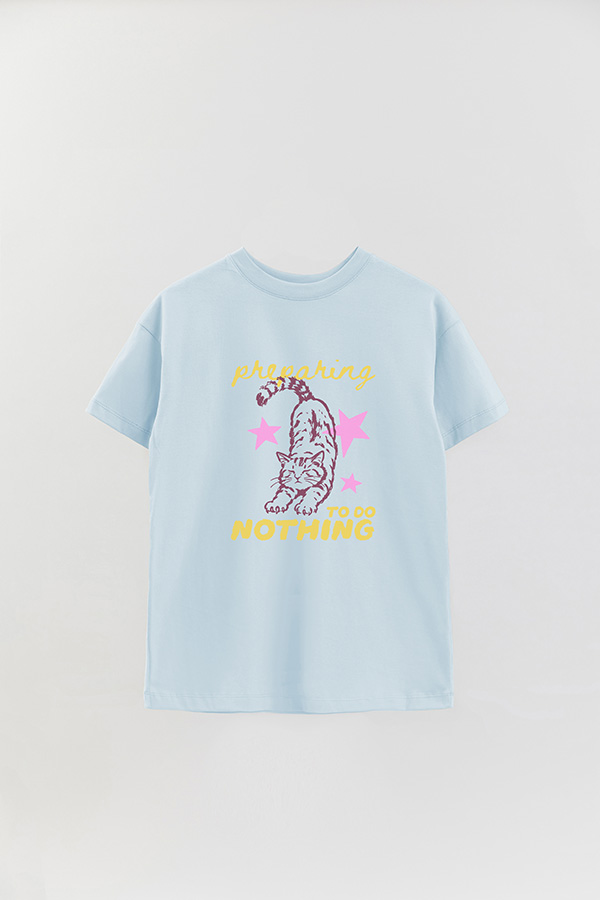 REMERA OVER ESTAMPADA CAT PREPARING TO DO NOTHING