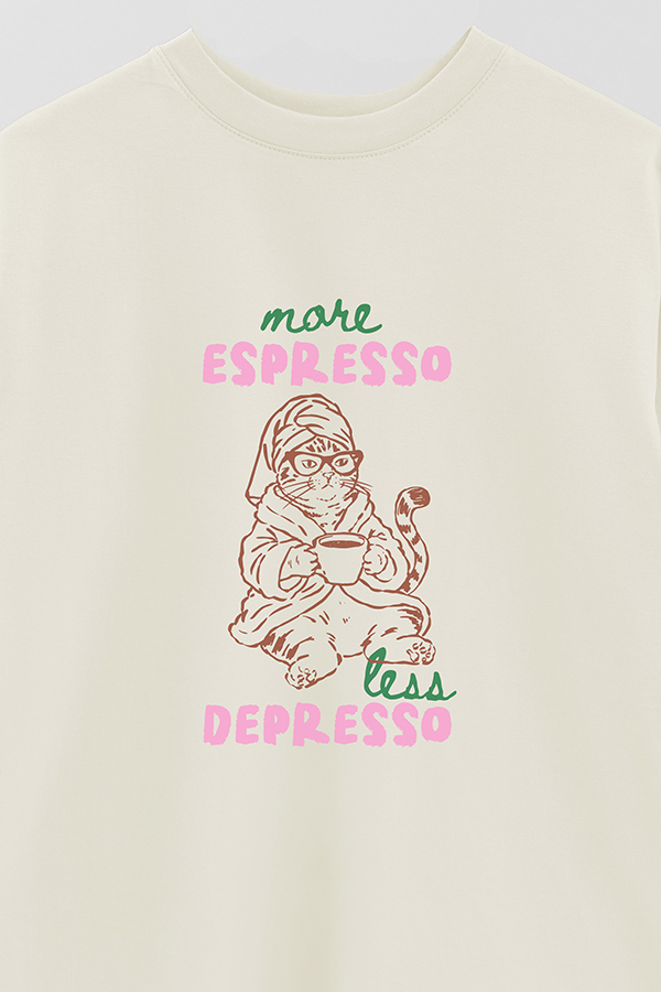 REMERA OVER ESTAMPADA CAT MORE ESPRESSO