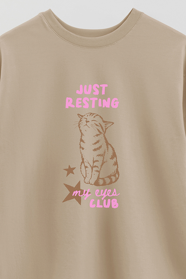 REMERA OVER ESTAMPADA CAT JUST RESTING