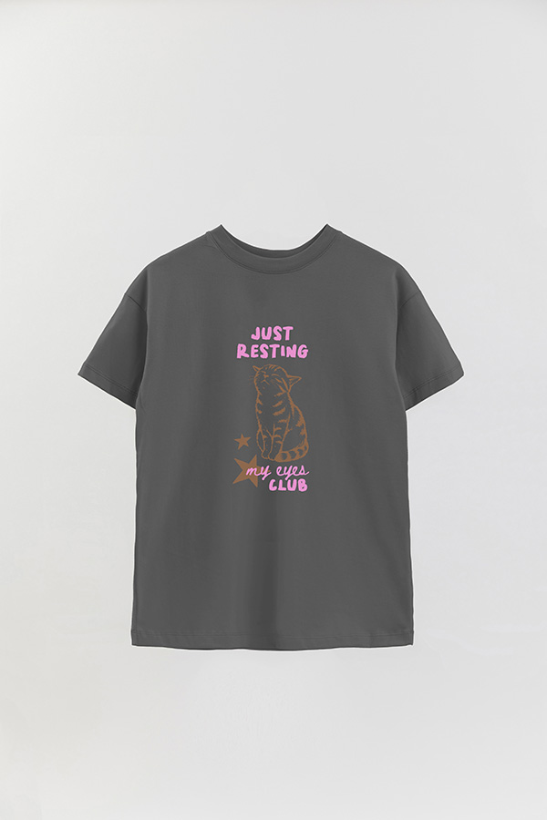 REMERA OVER ESTAMPADA CAT JUST RESTING