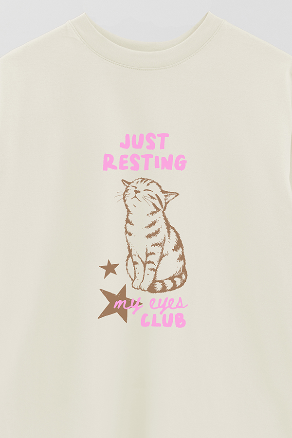 REMERA OVER ESTAMPADA CAT JUST RESTING