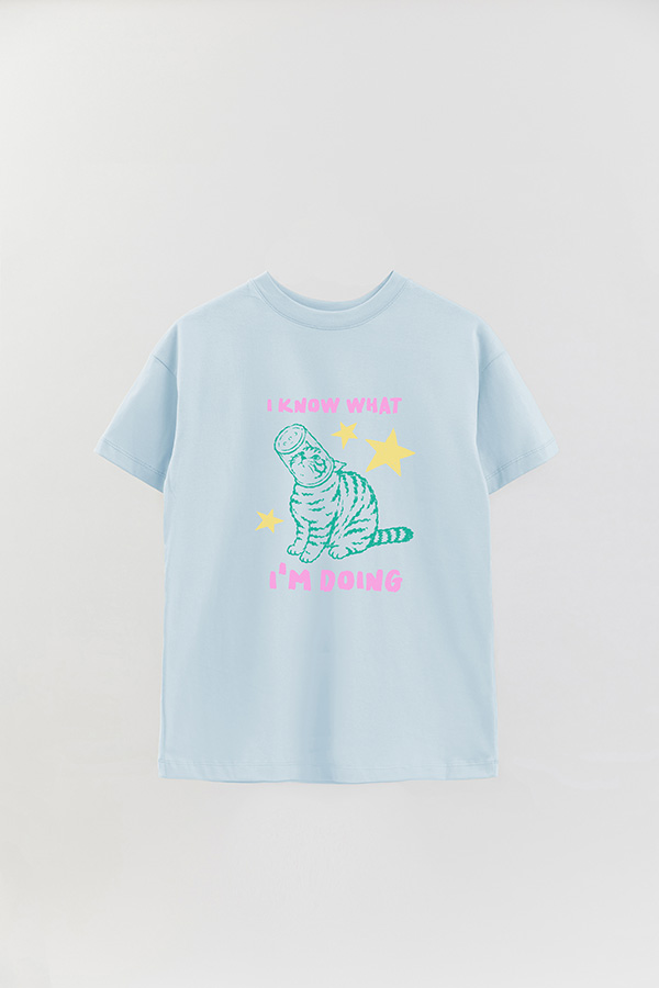REMERA OVER ESTAMPADA CAT I KNOW WHAT IM DOING