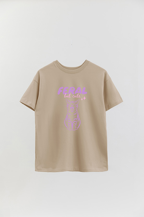 REMERA OVER ESTAMPADA CAT FERAL BUT CUTE