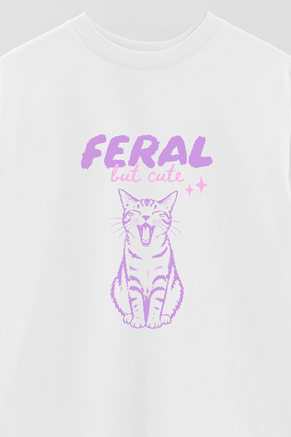 REMERA OVER ESTAMPADA CAT FERAL BUT CUTE
