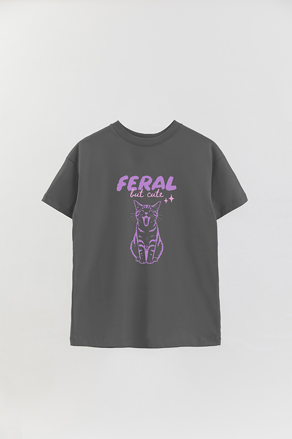 REMERA OVER ESTAMPADA CAT FERAL BUT CUTE