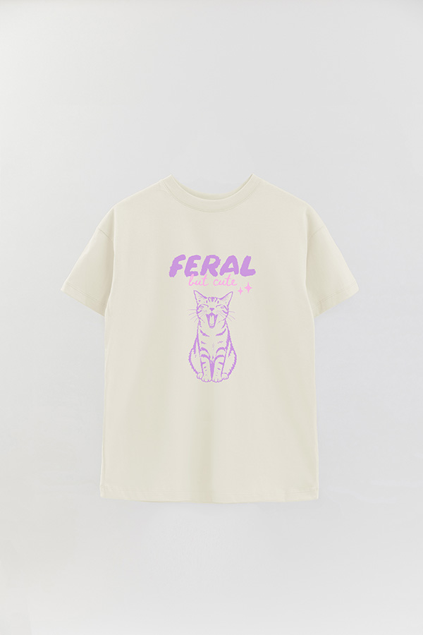 REMERA OVER ESTAMPADA CAT FERAL BUT CUTE