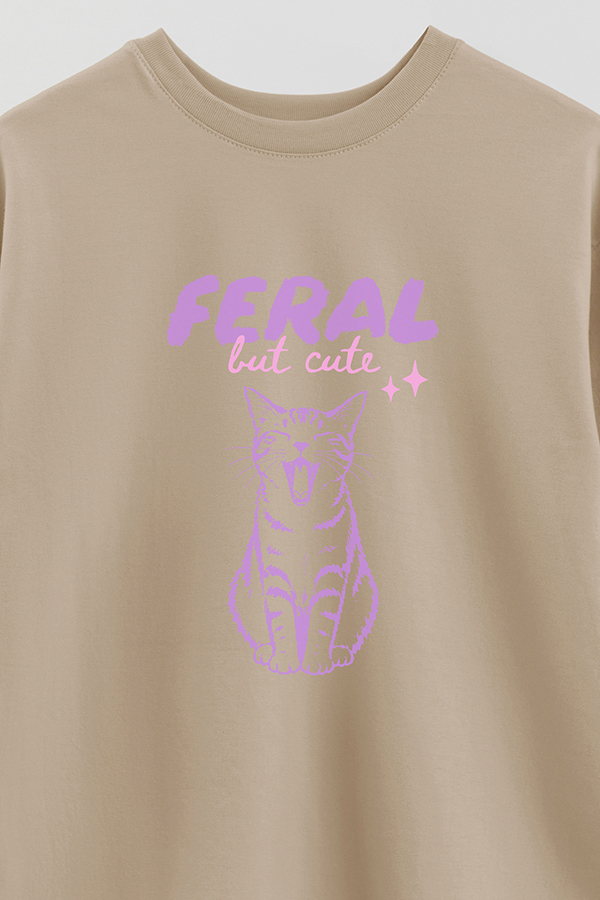 REMERA OVER ESTAMPADA CAT FERAL BUT CUTE