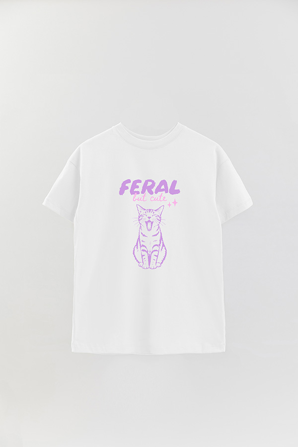 REMERA OVER ESTAMPADA CAT FERAL BUT CUTE