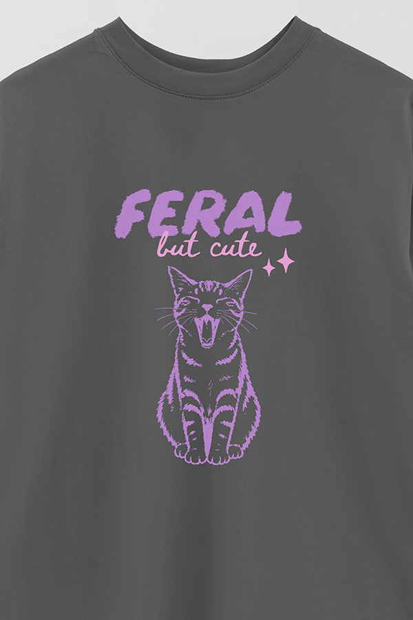 REMERA OVER ESTAMPADA CAT FERAL BUT CUTE