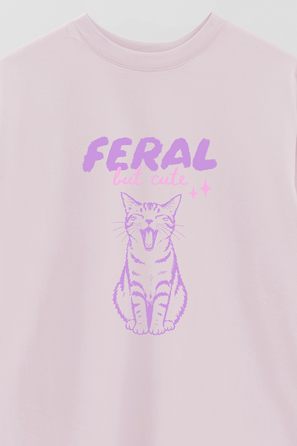 REMERA OVER ESTAMPADA CAT FERAL BUT CUTE