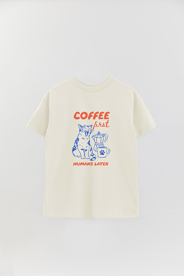 REMERA OVER ESTAMPADA CAT COFFEE FIRST
