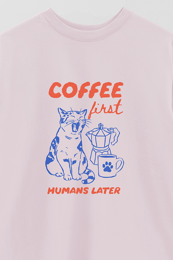 REMERA OVER ESTAMPADA CAT COFFEE FIRST