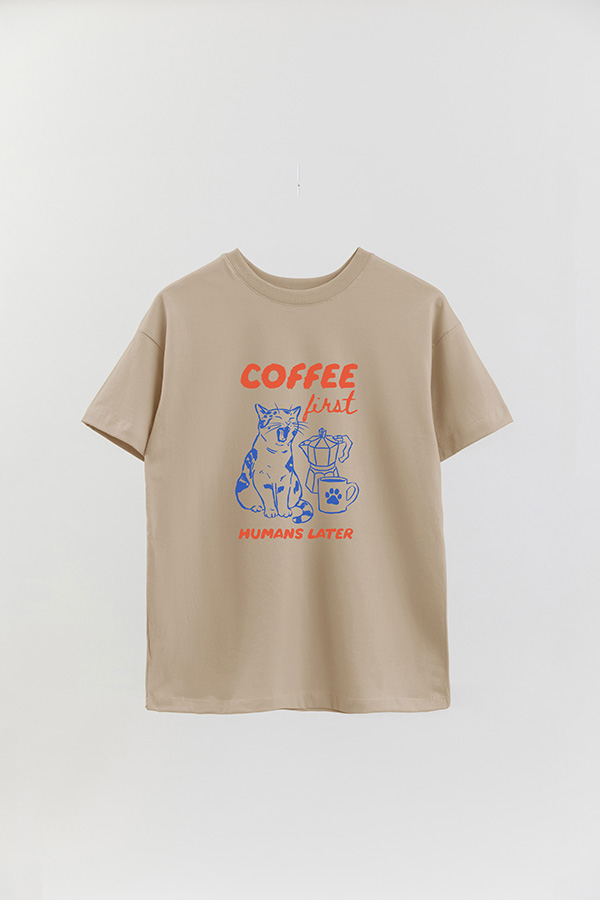 REMERA OVER ESTAMPADA CAT COFFEE FIRST