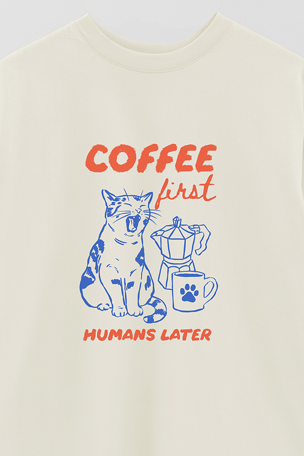 REMERA OVER ESTAMPADA CAT COFFEE FIRST