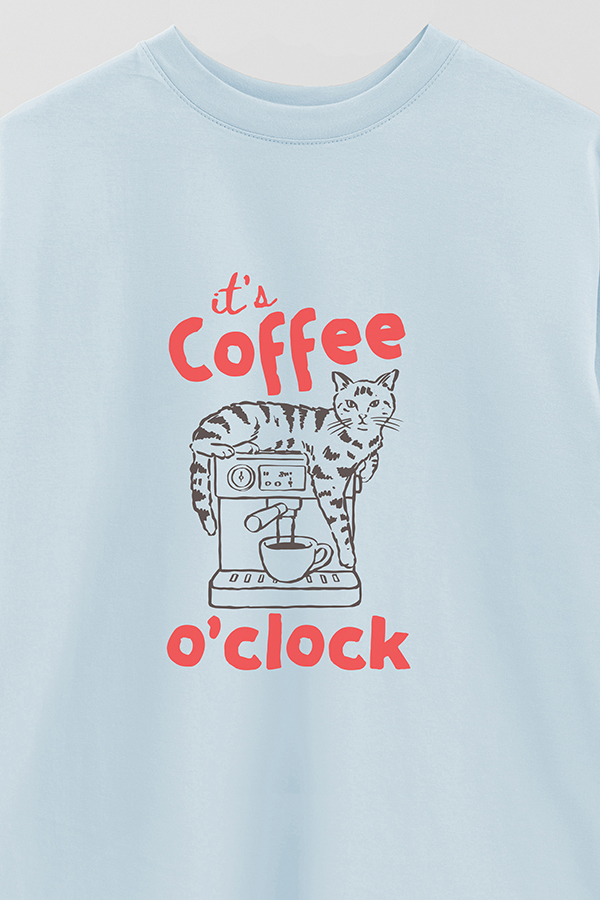 REMERA OVER ESTAMPADA CAT COFFEE O'CLOCK