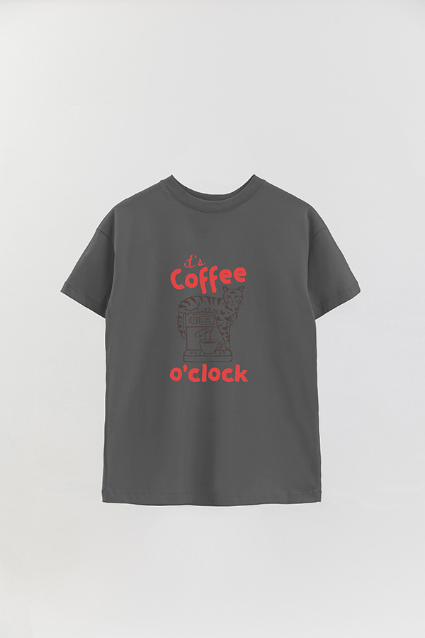 REMERA OVER ESTAMPADA CAT COFFEE O'CLOCK