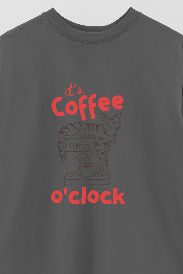 REMERA OVER ESTAMPADA CAT COFFEE O'CLOCK