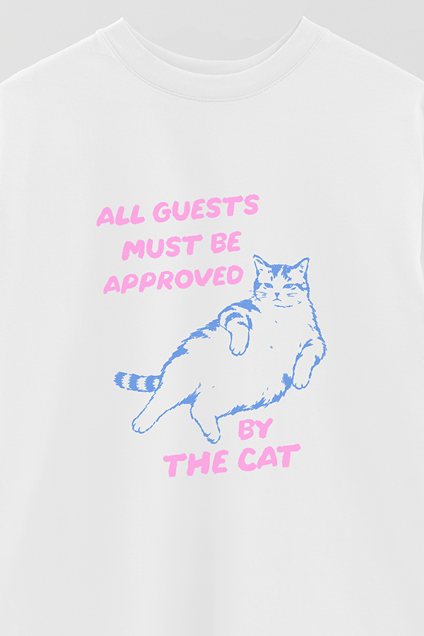 REMERA OVER ESTAMPADA CAT ALL GUESTS