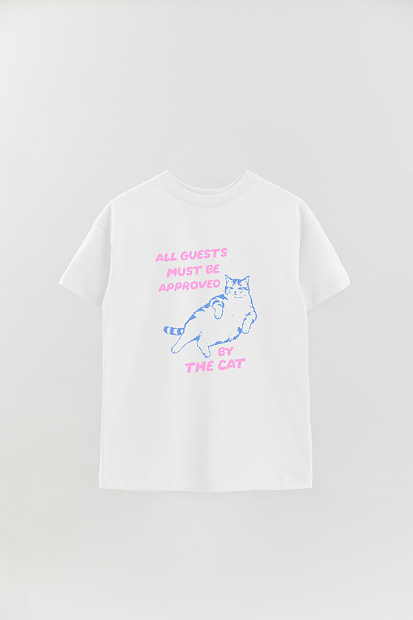 REMERA OVER ESTAMPADA CAT ALL GUESTS