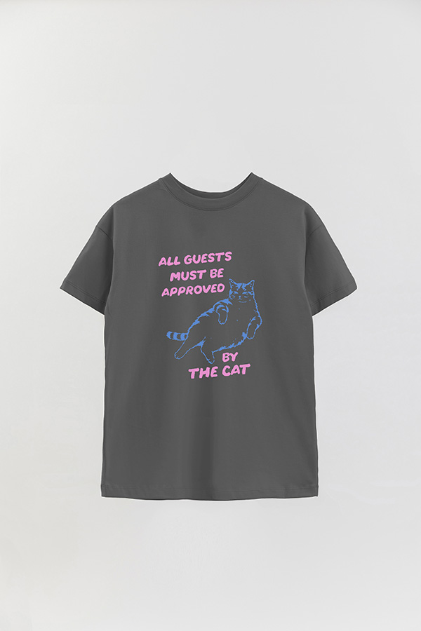 REMERA OVER ESTAMPADA CAT ALL GUESTS