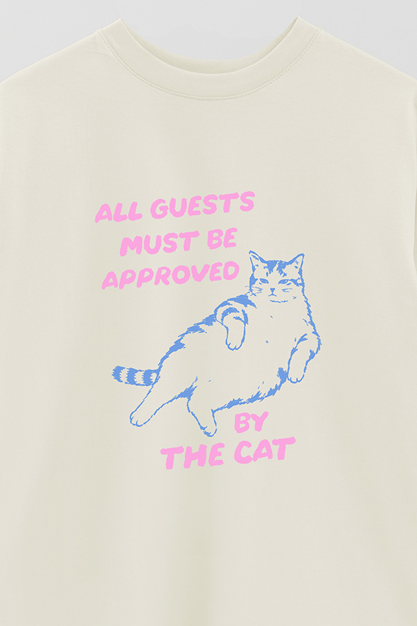 REMERA OVER ESTAMPADA CAT ALL GUESTS