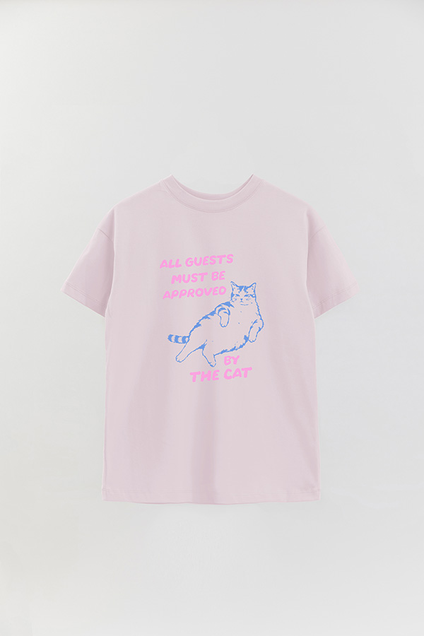 REMERA OVER ESTAMPADA CAT ALL GUESTS