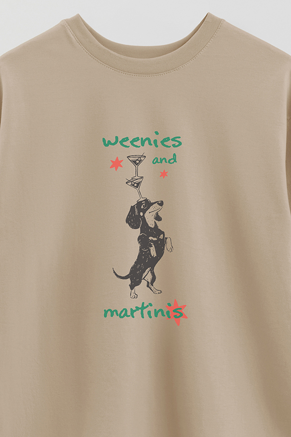 REMERA OVER ESTAMPADA DOG WEENIES AND MARTINIS
