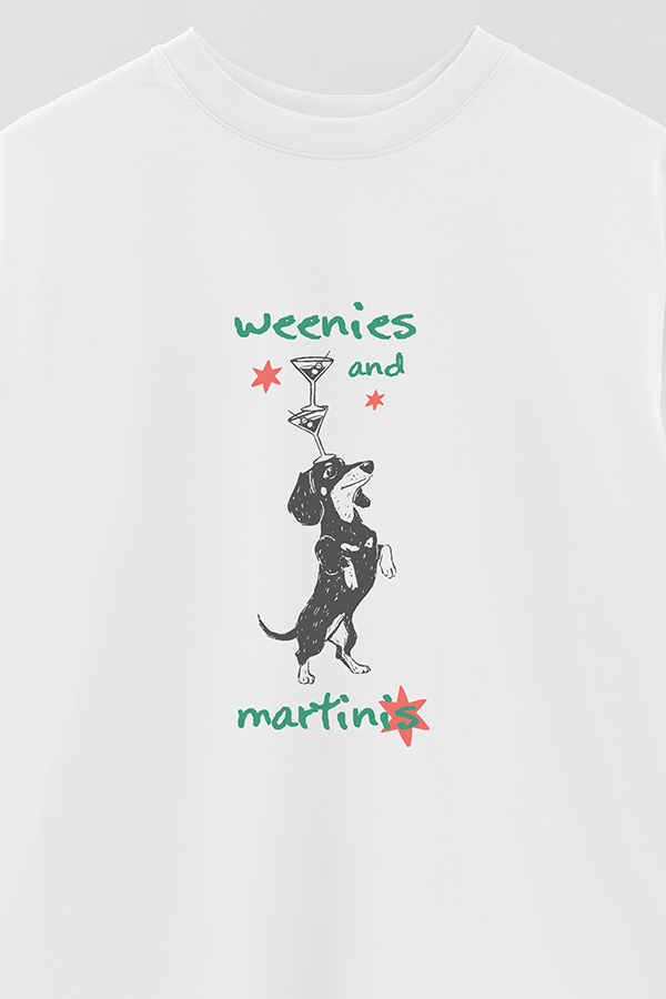 REMERA OVER ESTAMPADA DOG WEENIES AND MARTINIS