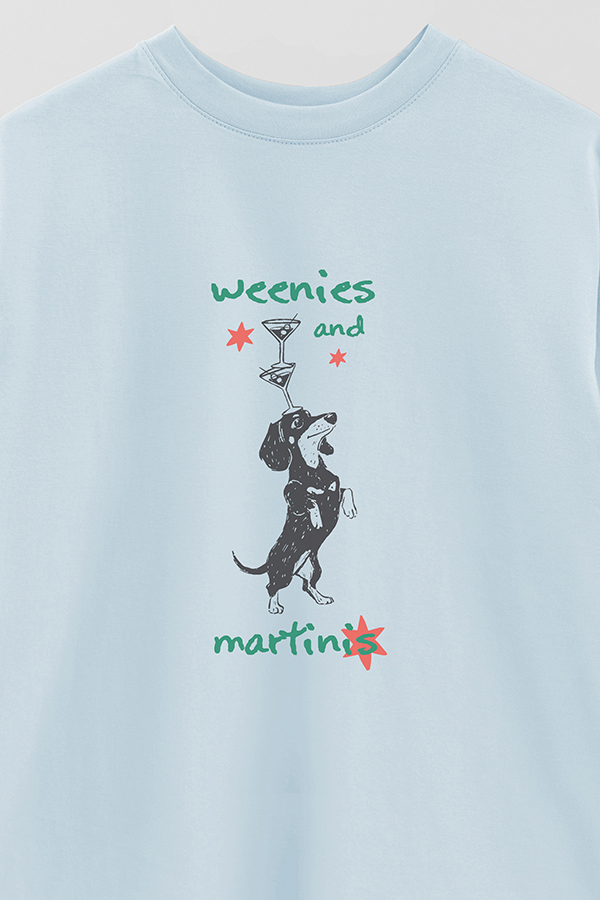 REMERA OVER ESTAMPADA DOG WEENIES AND MARTINIS