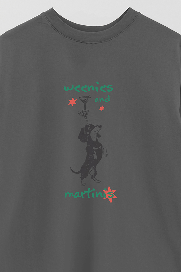 REMERA OVER ESTAMPADA DOG WEENIES AND MARTINIS