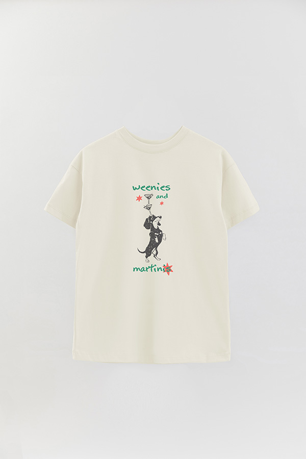 REMERA OVER ESTAMPADA DOG WEENIES AND MARTINIS