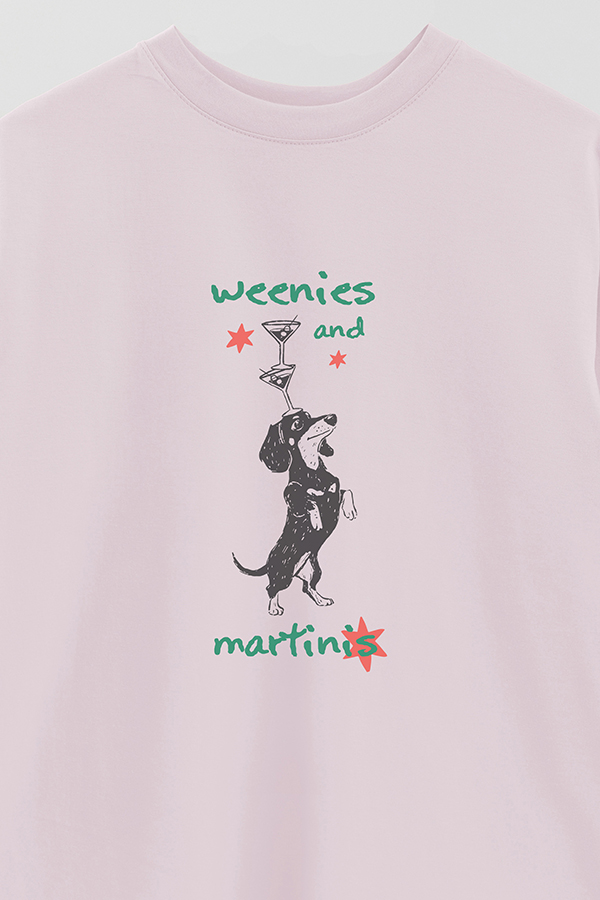 REMERA OVER ESTAMPADA DOG WEENIES AND MARTINIS