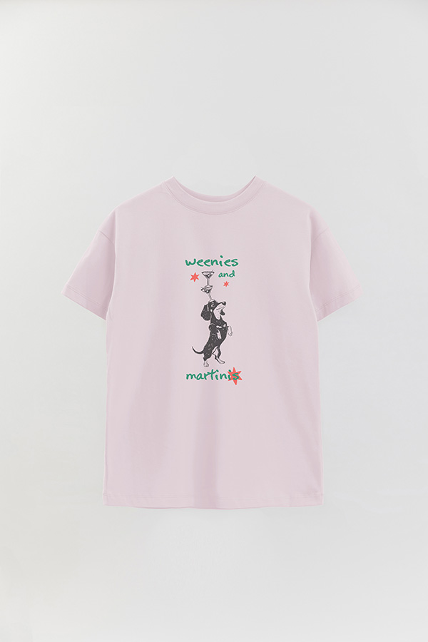 REMERA OVER ESTAMPADA DOG WEENIES AND MARTINIS
