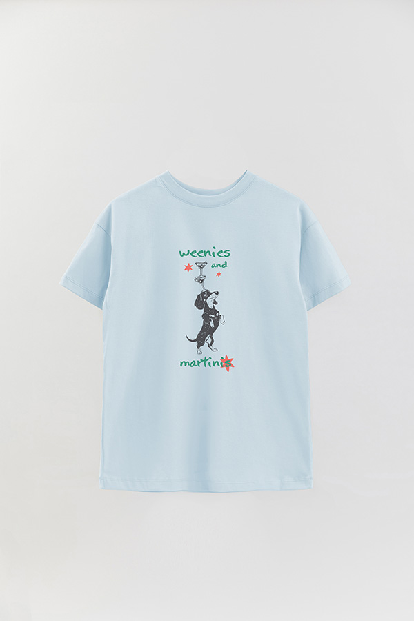 REMERA OVER ESTAMPADA DOG WEENIES AND MARTINIS