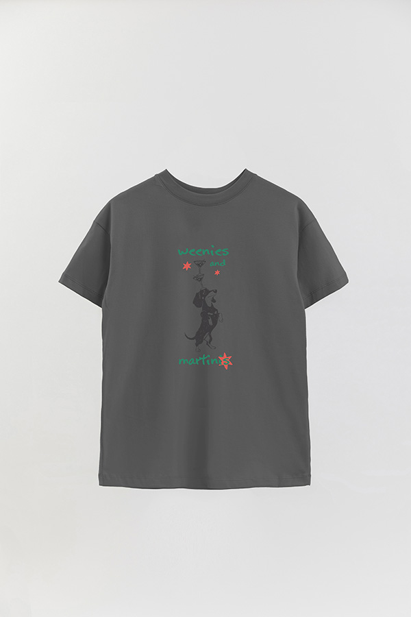 REMERA OVER ESTAMPADA DOG WEENIES AND MARTINIS