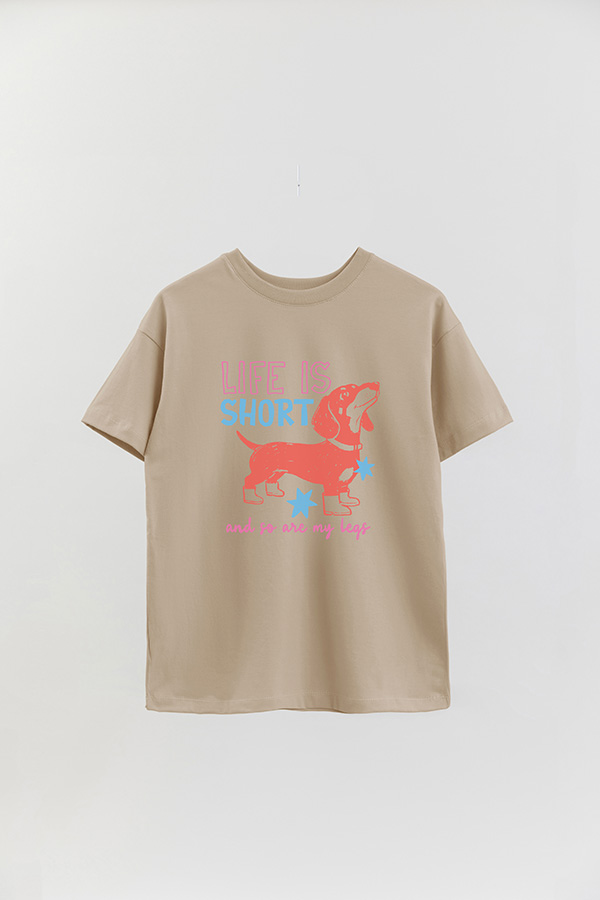 REMERA OVER ESTAMPADA DOG LIFE IS SHORT