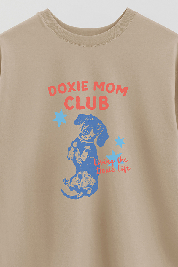 REMERA OVER ESTAMPADA DOG DOXIE MOM CLUB