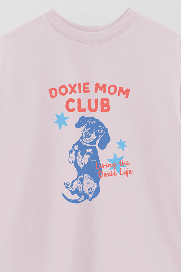 REMERA OVER ESTAMPADA DOG DOXIE MOM CLUB