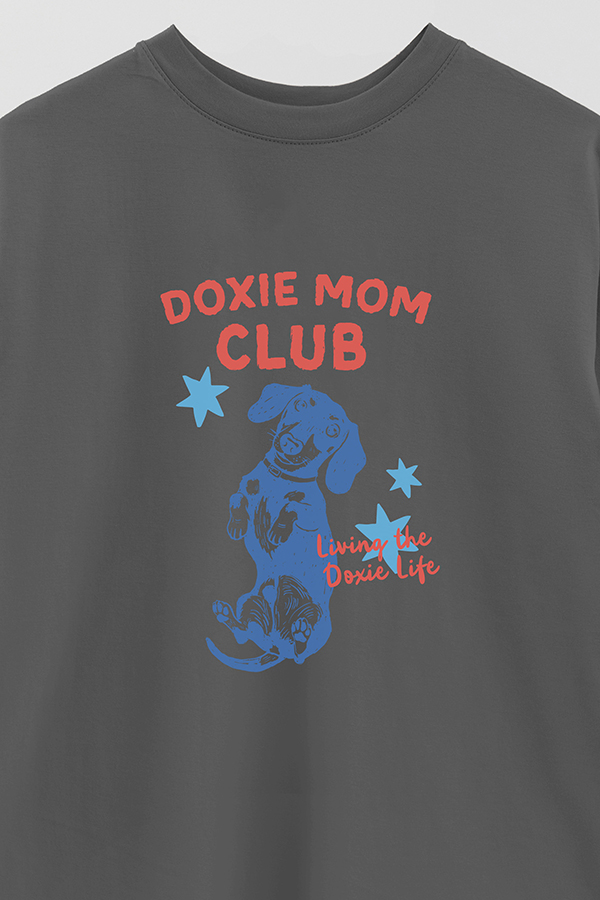 REMERA OVER ESTAMPADA DOG DOXIE MOM CLUB