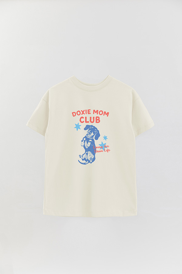 REMERA OVER ESTAMPADA DOG DOXIE MOM CLUB