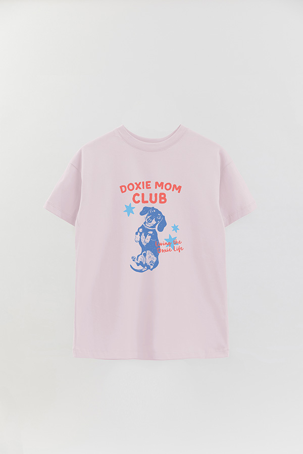 REMERA OVER ESTAMPADA DOG DOXIE MOM CLUB