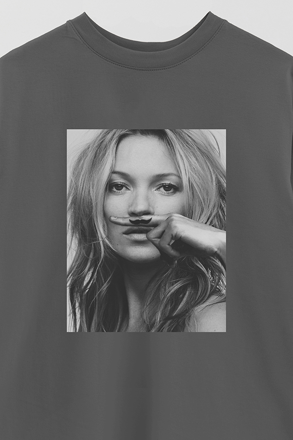 REMERA OVER ESTAMPADA MAGAZINE 195