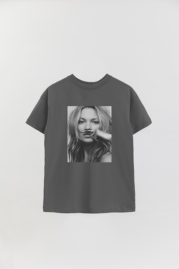 REMERA OVER ESTAMPADA MAGAZINE 195