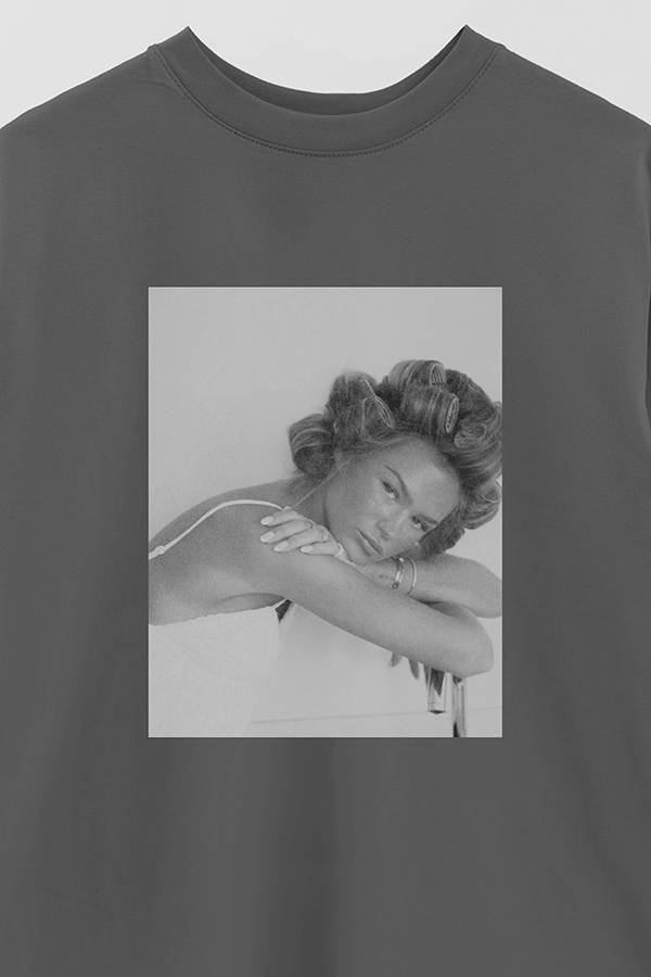 REMERA OVER ESTAMPADA MAGAZINE 181