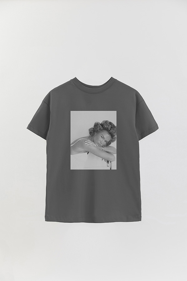 REMERA OVER ESTAMPADA MAGAZINE 181