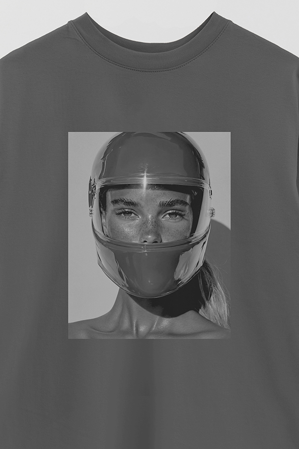 REMERA OVER ESTAMPADA MAGAZINE 180