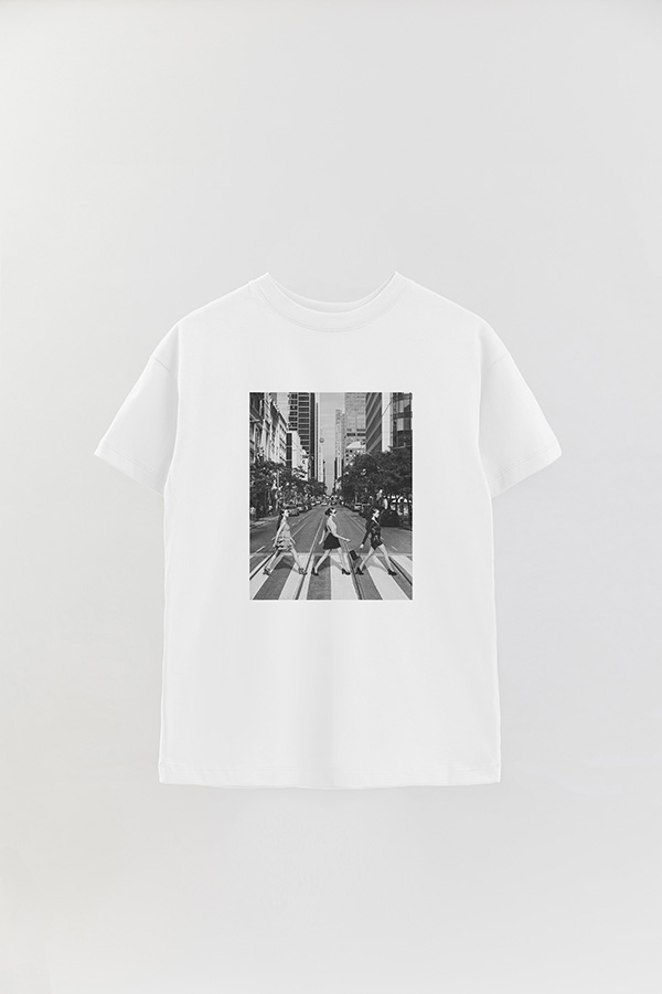 REMERA OVER ESTAMPADA MAGAZINE 179
