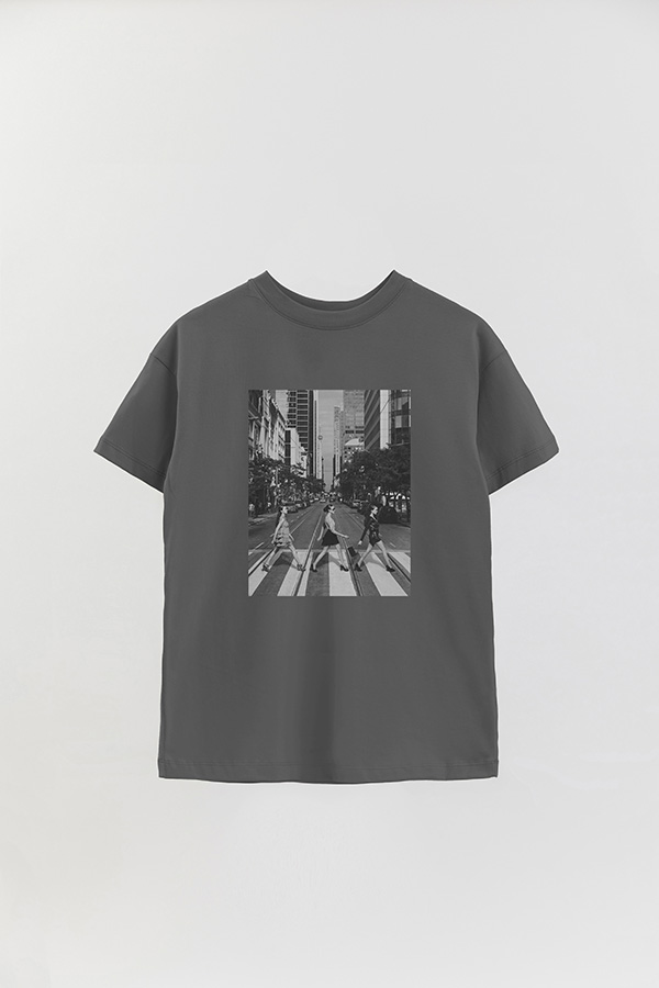 REMERA OVER ESTAMPADA MAGAZINE 179