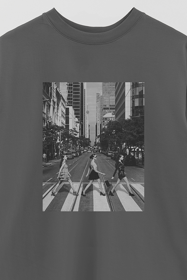 REMERA OVER ESTAMPADA MAGAZINE 179